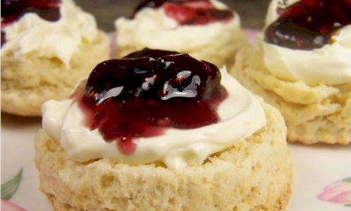 Fruit scones with sugar crust