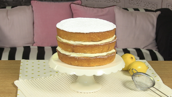 Lemon cake with lemon curd and double cream