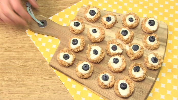 Crisped rice yoghurt bites