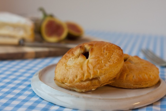 Brie and fig pie bites