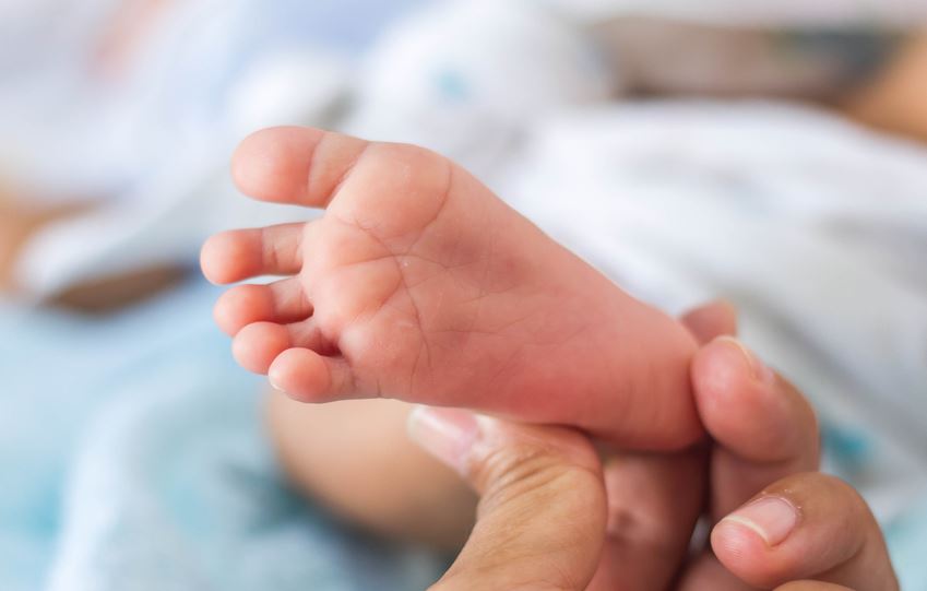 Newborn Prick Test & Baby Feet