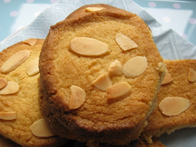 Almond biscuits