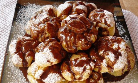 Chocolate profiteroles