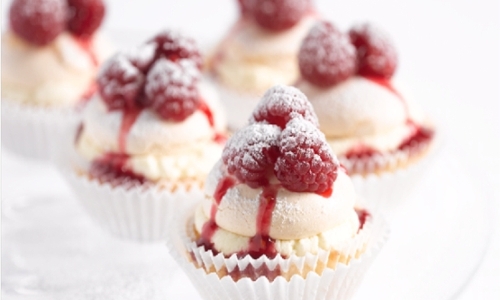 Raspberry pavlova cupcakes