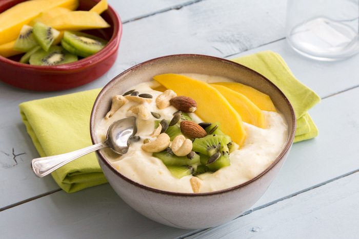 Mango and pineapple smoothie bowl 