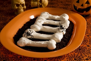 Halloween meringue bones