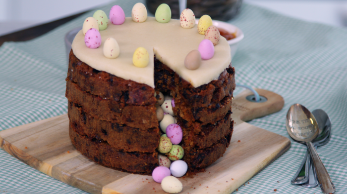 Piñata simnel cake