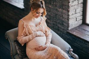 Attending a wedding while pregnant: 8 KEY things you should remember