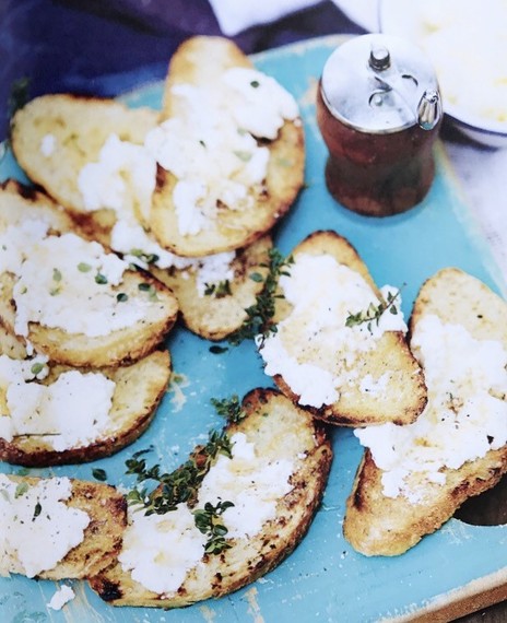 Ricotta, honey &amp; thyme crostini