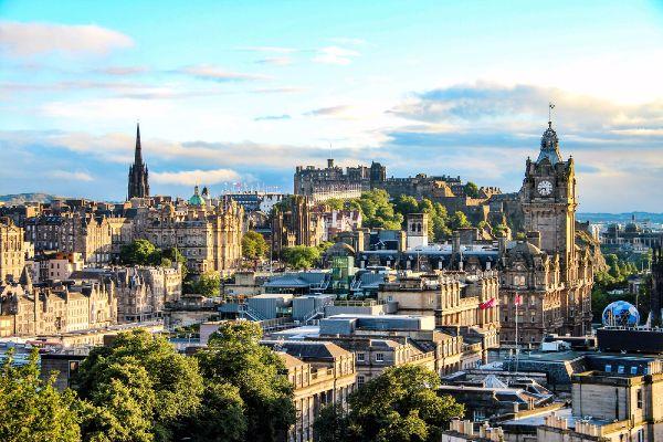 Haggis and history: The best things to do on a weekend trip to Edinburgh