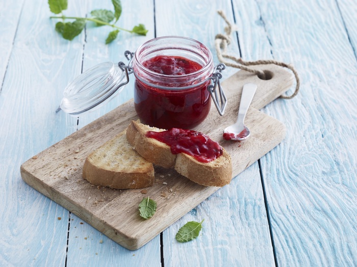 Strawberry jam with lemon and mint