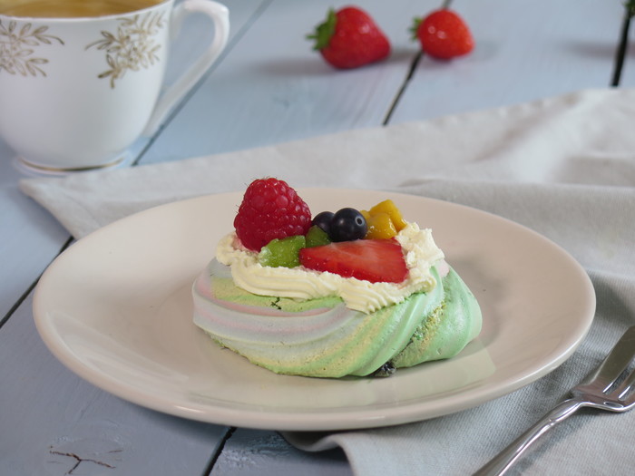 Mini rainbow pavlovas