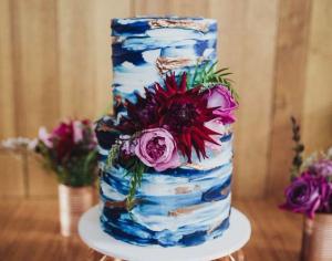 Looking for your something blue? We reckon wedding cake is the key
