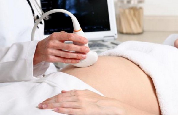 Maternity hospitals re-ban partners from attending 20-week pregnancy scan