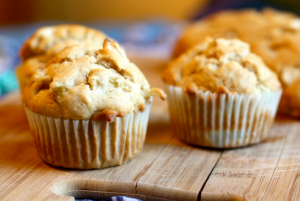 These 10-minute HEALTHY carrot cake muffins are perfect for the bake sale 