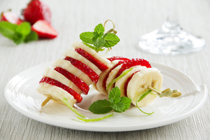 Fruit kebabs with honey yoghurt dip