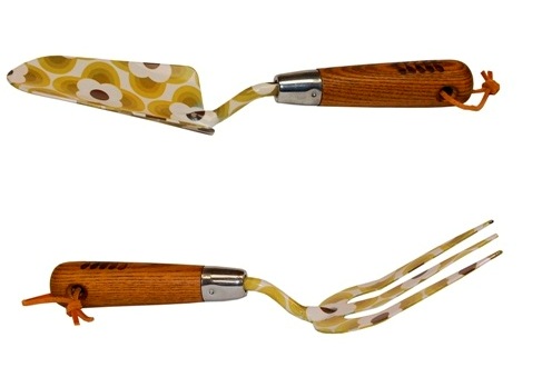 Keep garden tools clean