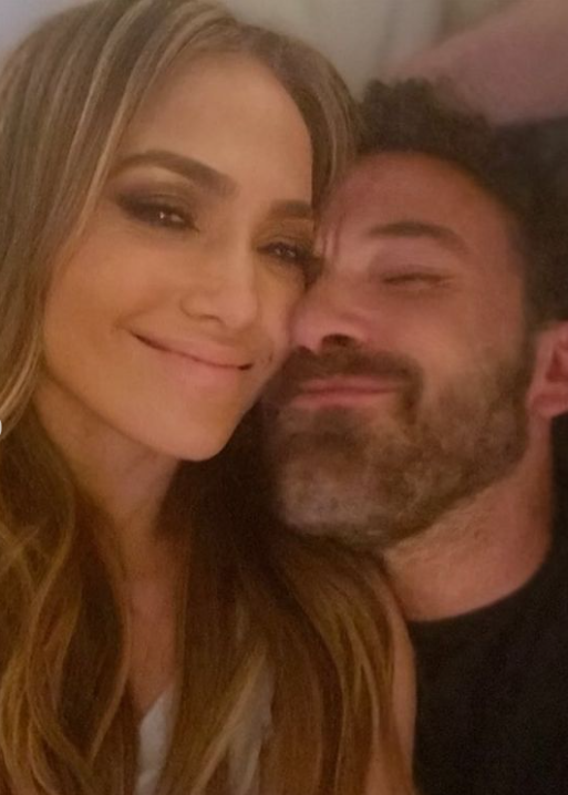 Jennifer Lopez & Ben Affleck Mark 1-Year Anniversary With Photos