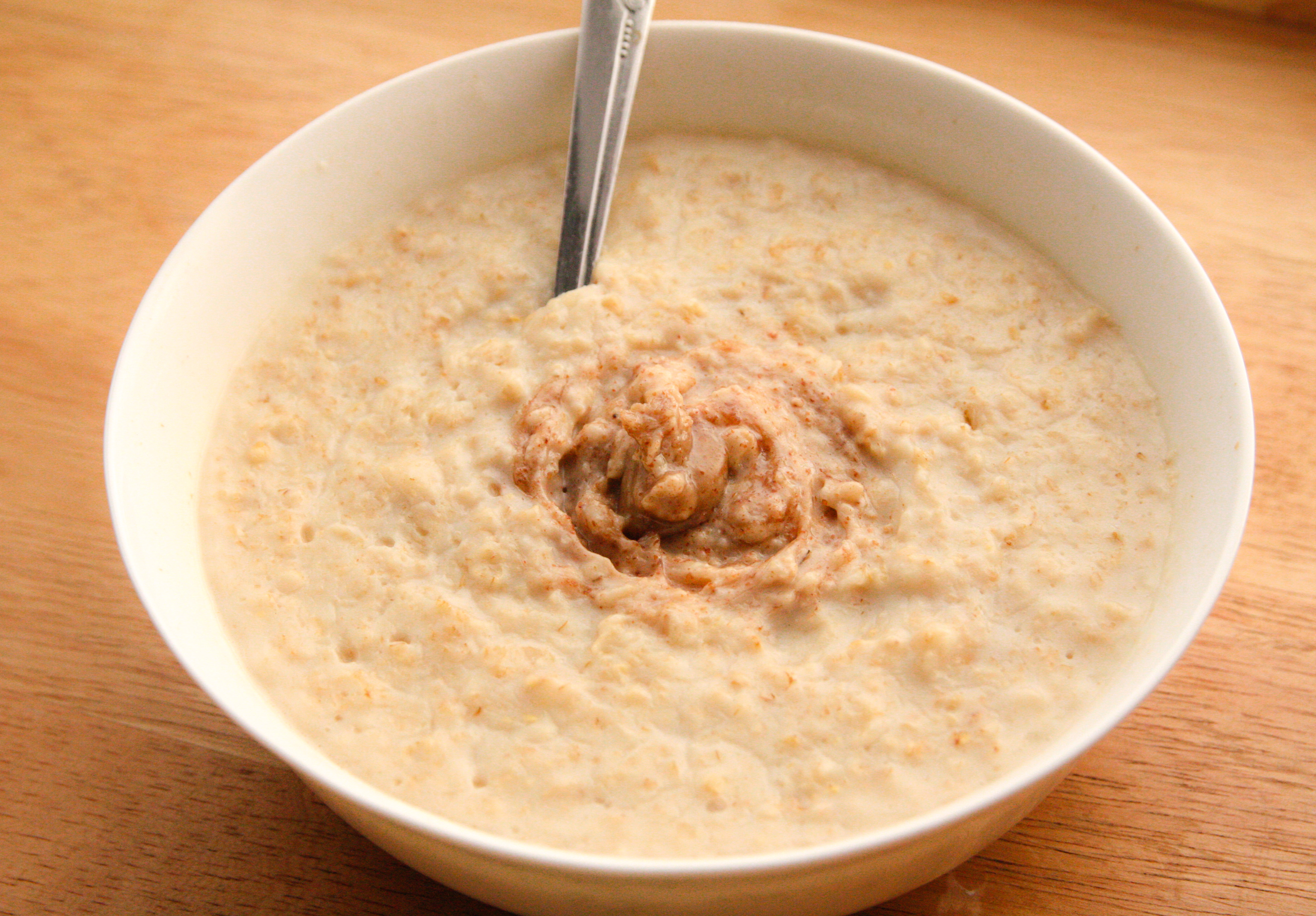 Жидкая каша на воде рецепт. Поридж каша. Porridge (овсяная каша). Гречневая и геркулесовая каша. Овсяная каша на молоке поридж.