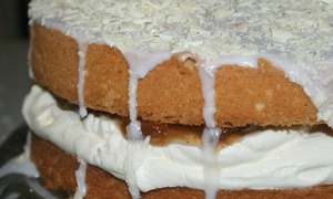 Victoria sponge cake with cardamon, rosecream & rhubarb